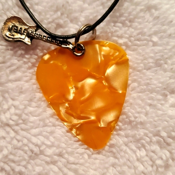 NEW 🎸 Guitar Pick Necklace - Picture 3 of 3